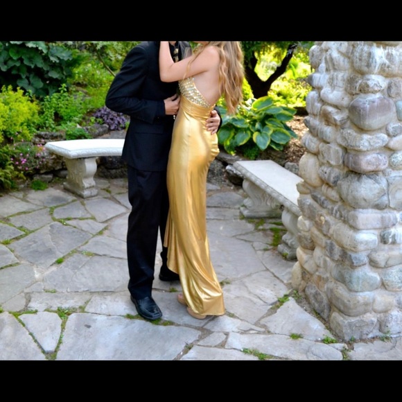 Gold gown - Picture 3 of 3
